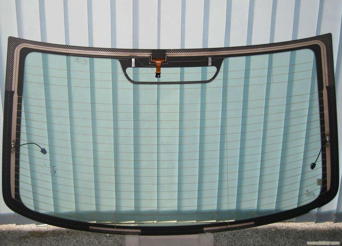 <b>挡风玻璃出现裂缝怎么办，汽车玻璃产生裂缝怎么处理</b>