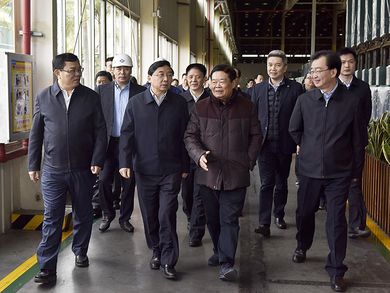 <b>福建省委书记于伟国点赞福耀：坚守实业、专注主业、稳健经营、不断</b>