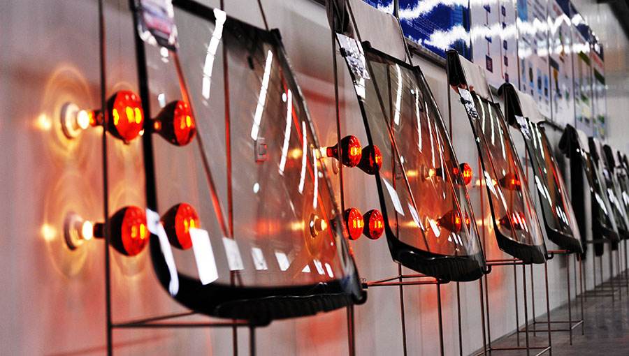 <b>是否汽车玻璃都可以防弹_安全性能怎么样_成都福耀为你解析</b>