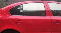 解密:汽车后窗玻璃为什么分成两部分？