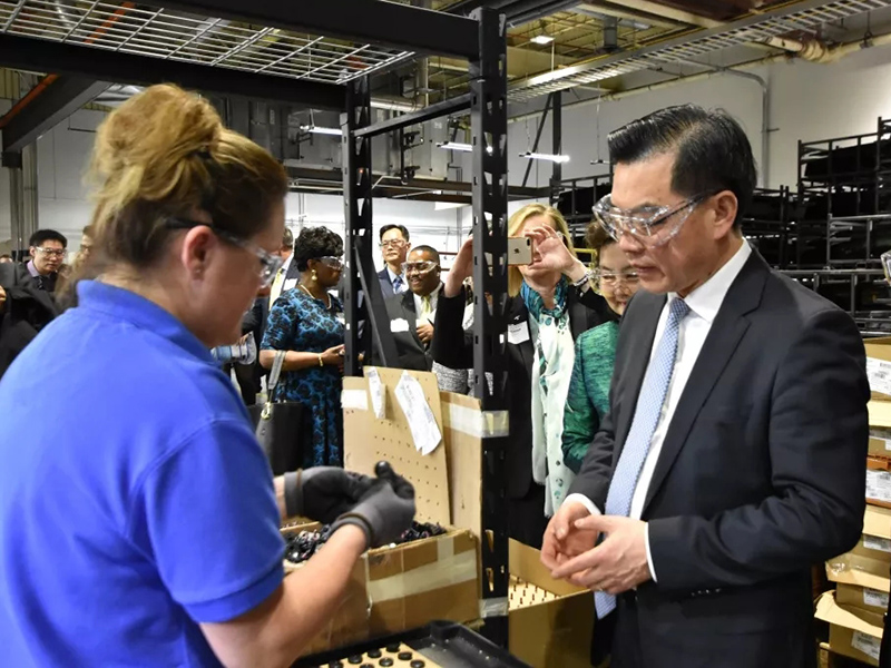 4月10 日中国驻纽约总领事黄屏大使来访美国福耀分部