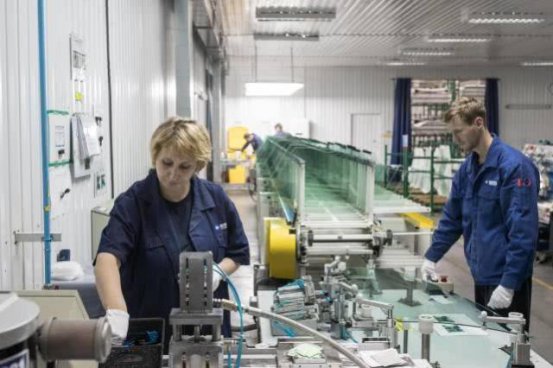 <b>世界承认“中国制造”-劳斯莱斯用上源自中国的福耀玻璃</b>