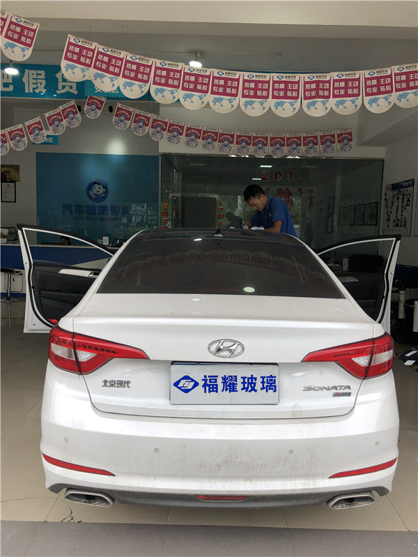 九代索纳塔天窗更换