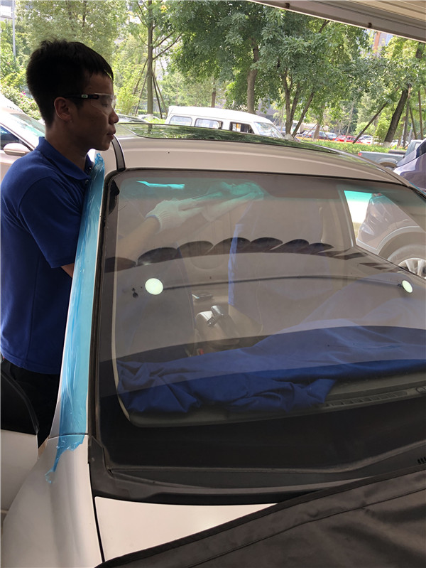 成都福耀双楠店起亚赛拉图更换前挡风玻璃