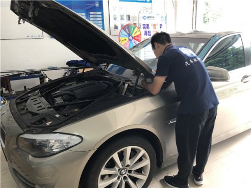 <b>宝马5系前挡风玻璃更换</b>