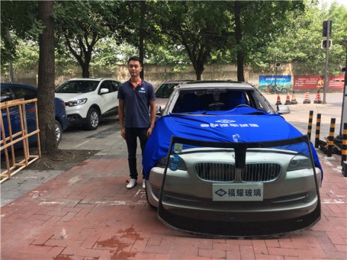 宝马5系前挡风玻璃更换