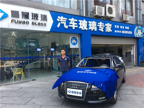奥迪A6L前挡风玻璃更换