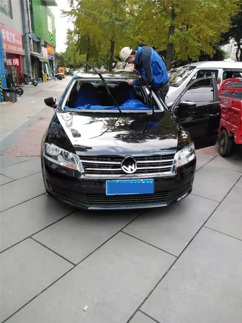 成都大众汽车前挡风玻璃更换