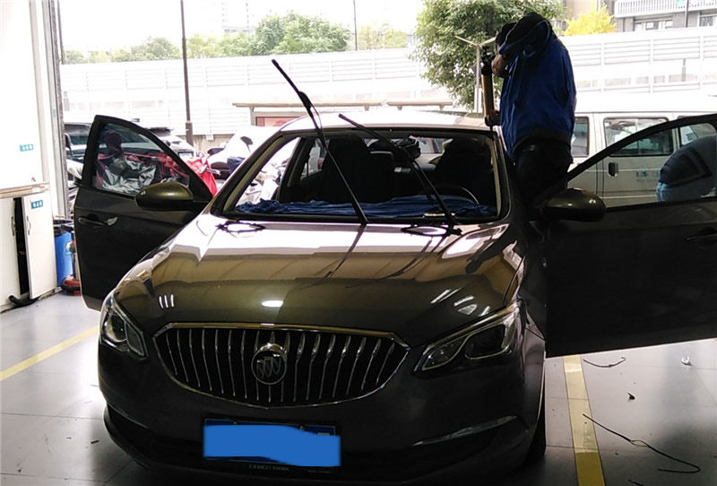 成都别克汽车更换前挡风玻璃