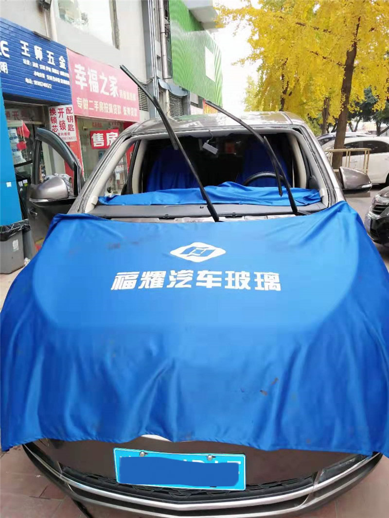 成都福耀汽车玻璃双楠店更换汽车前挡风玻璃