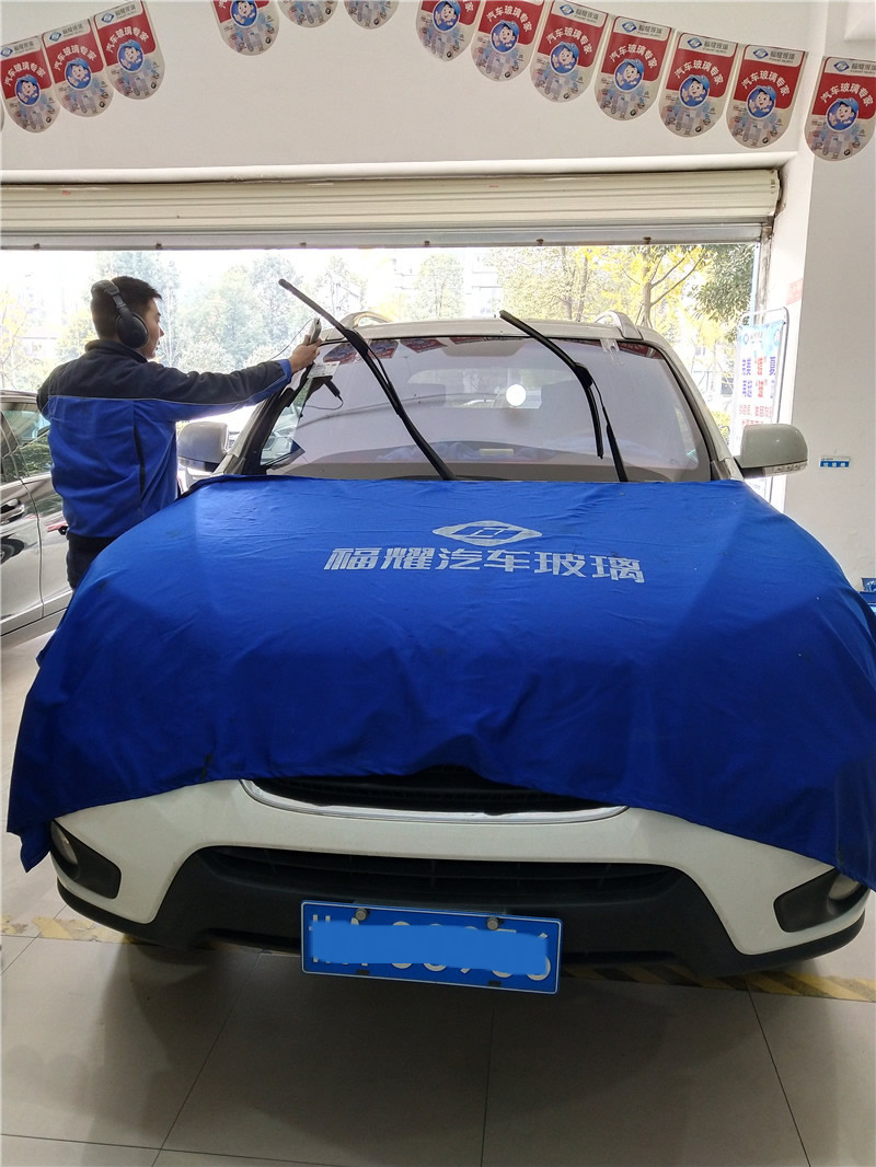 成都福耀玻璃羊犀旗舰店更换前挡风玻璃