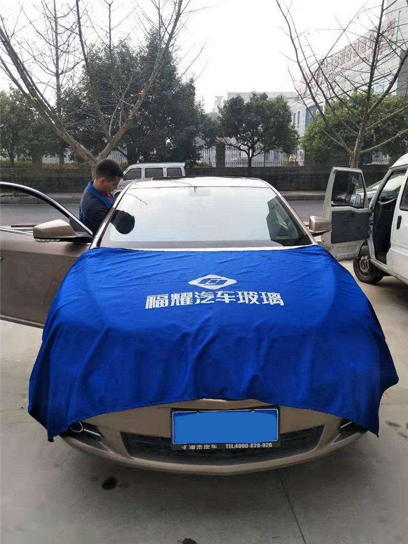 成都新君越前挡风玻璃更换