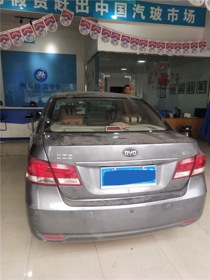 比亚迪G3后档玻璃更换