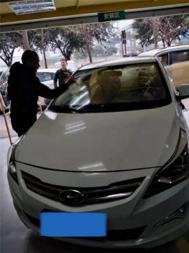 现代瑞纳前挡风玻璃贴膜--成都福耀玻璃双楠店