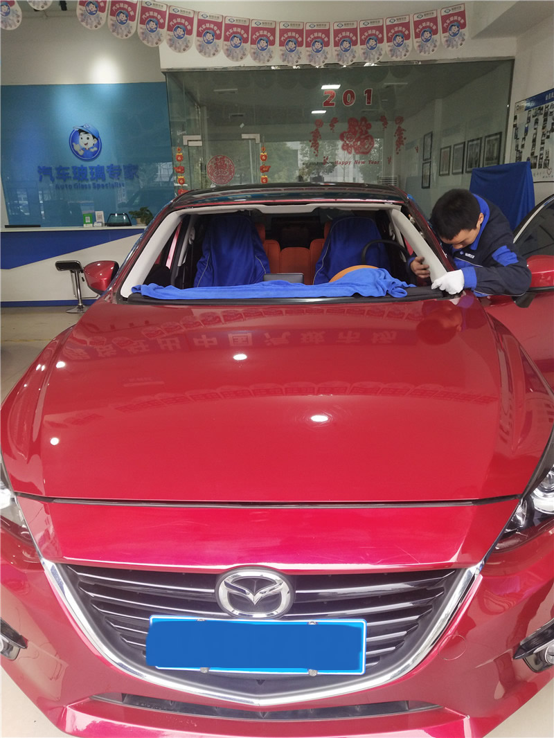 昂科塞拉前档风玻璃更换