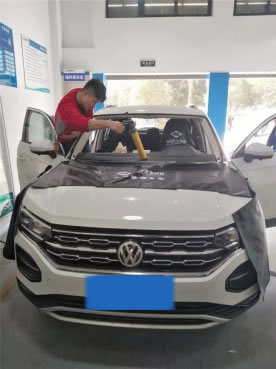 <b>成都大众探岳前挡风玻璃更换</b>