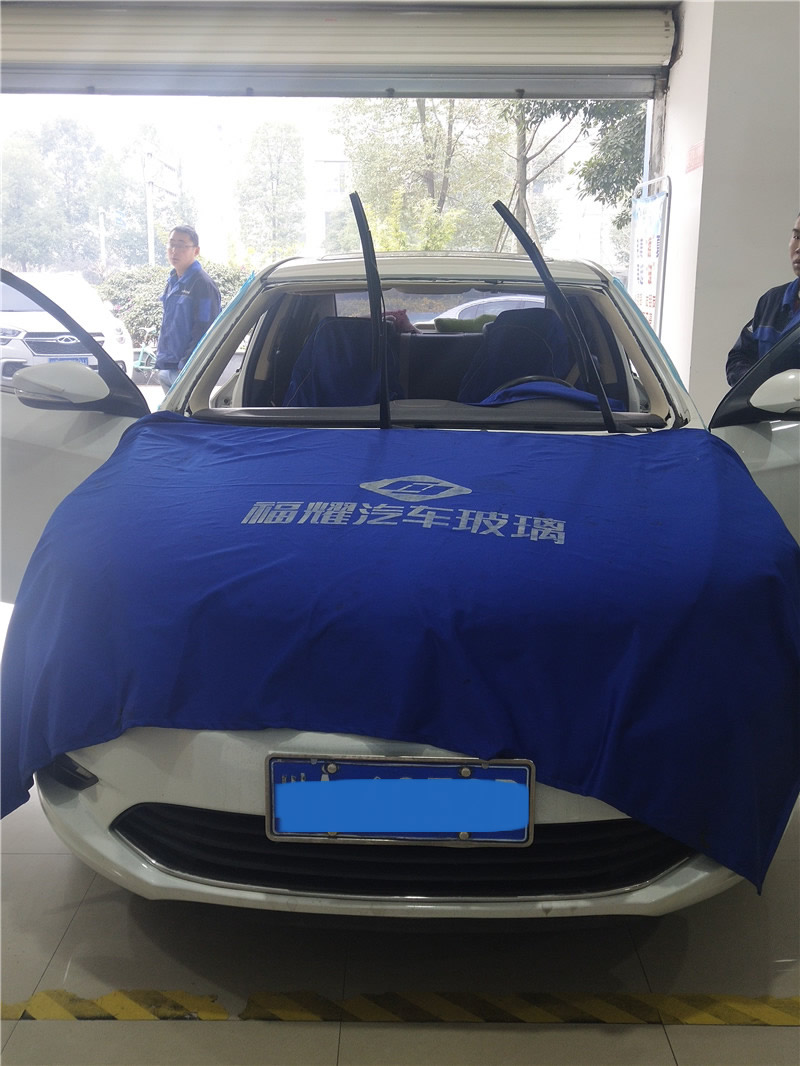 逸动前档风玻璃贴膜