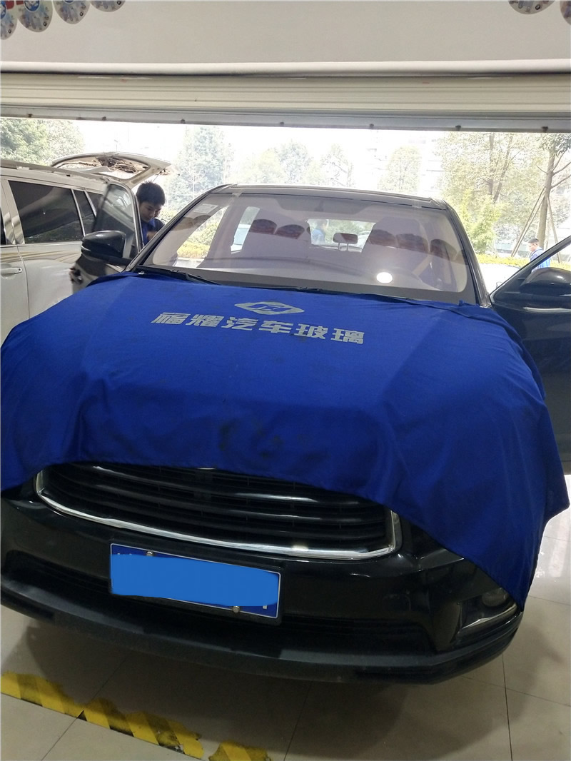 成都15款汉兰达前档风玻璃更换