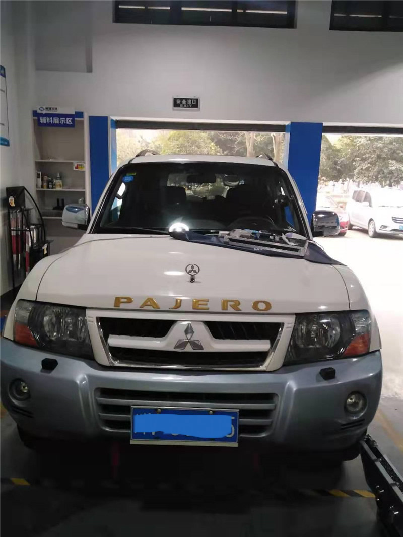 三菱前挡风玻璃修复