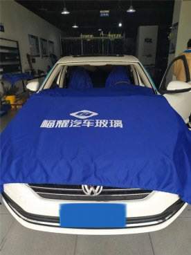<b>19款大众朗逸更换前挡风玻璃</b>