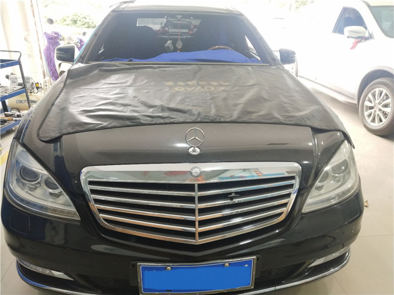 奔驰S级前档风玻璃更换