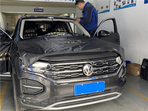 探岳前档风玻璃更换