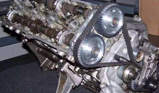 正时链条比正时皮带那么耐用，那为什么还有那么多车在用皮带？