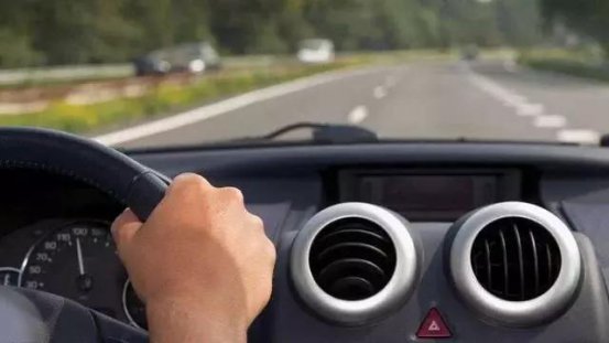 教你几个开车小技巧，都能做到你就是老司机！