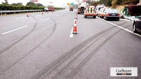 自动挡刹车失灵怎么办，可以挂P挡或者倒挡减速吗？