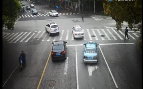 交警提醒：转弯让直行不通用，这些情况直行车辆必须主动让行