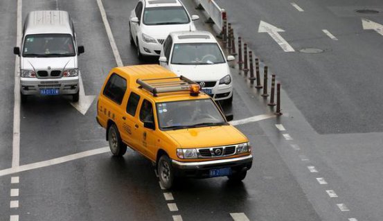 开车碰到有车加塞，你让插不让插？看完这篇你就明白了