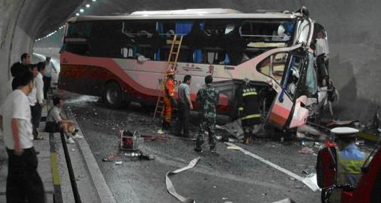 前方进入隧道，请先学习这些开车“姿势”