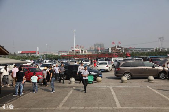 在高速服务区请注意碰瓷，新碰瓷手法令人防不胜防