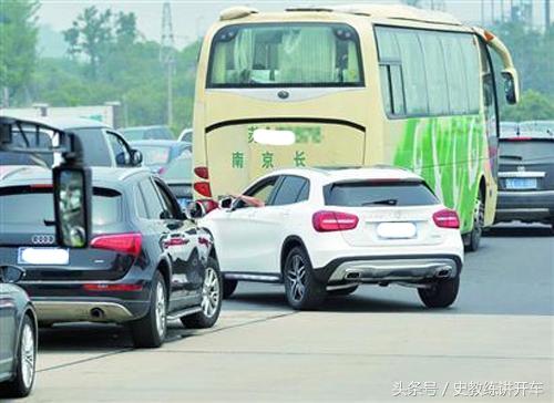 女新手开车，胆怯的地方在哪儿？1招解开2道开车难题！