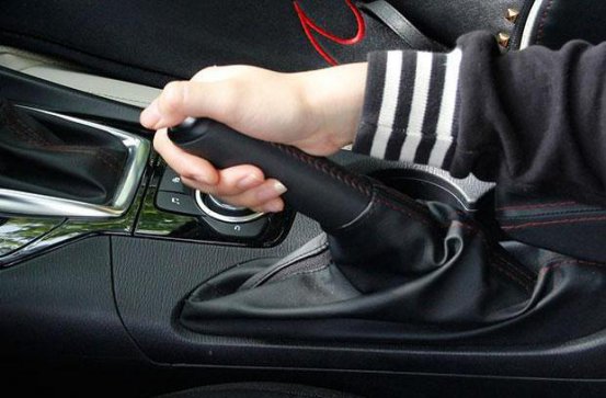 驾照拿得时间长，开车还有这些行为，说明还是个新手