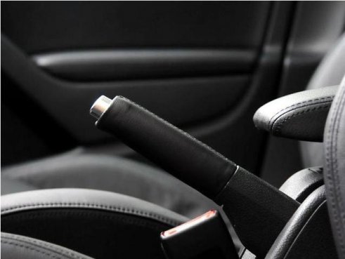 手刹不是这么拉的	一个小动作就分分钟毁车