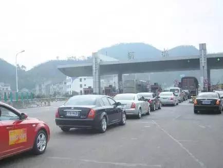 在服务区睡一觉，居然也被罚款555元！这是霸王条款？