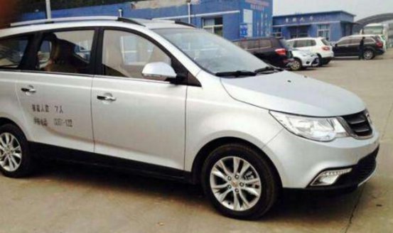 宝骏730上个牌要喷字也是认了，但凭什么隔壁的奥德赛却不用喷？