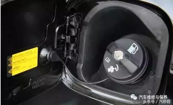 汽车“铁皮油箱”和“塑料油箱”到底哪个更安全？可别道听途说！