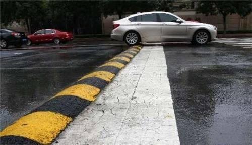 伤车子的四种开车行为，新手司机八成都中招！