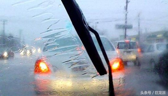 一个肥皂解决“汽车挡风玻璃起雾”，简单有效不花钱！