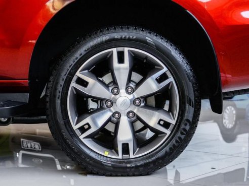 <b>该到换轮胎的时候了，你换的轮胎是翻新胎还是全新的胎？</b>