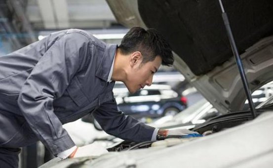 多久换一次机油对发动机好？一招教你判断机油状态