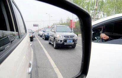 知识点｜如何通过后视镜判断车距