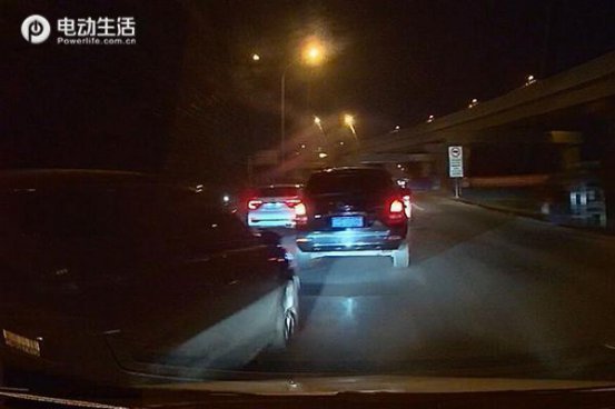 车也被撞后对方司机逃逸	教你如何冷静处理