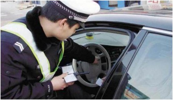 交警提醒：从明天起这3种绿灯行，将会也被直接扣3分罚款200！