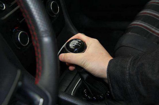 <b>手动挡汽车哪些驾驶坏习惯，新手容易中招？</b>