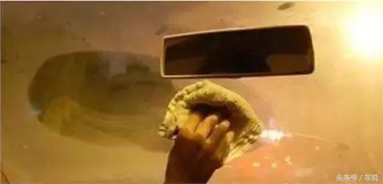 开窗冻如狗，关窗就起雾？教你搞定车内起雾！