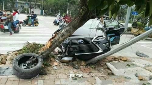 把脚垫不当回事，别逗了，它踩起油门来你都拦不住！