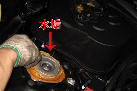 <b>更换汽车水箱防冻液的时候，到底要不要清洗水箱？</b>